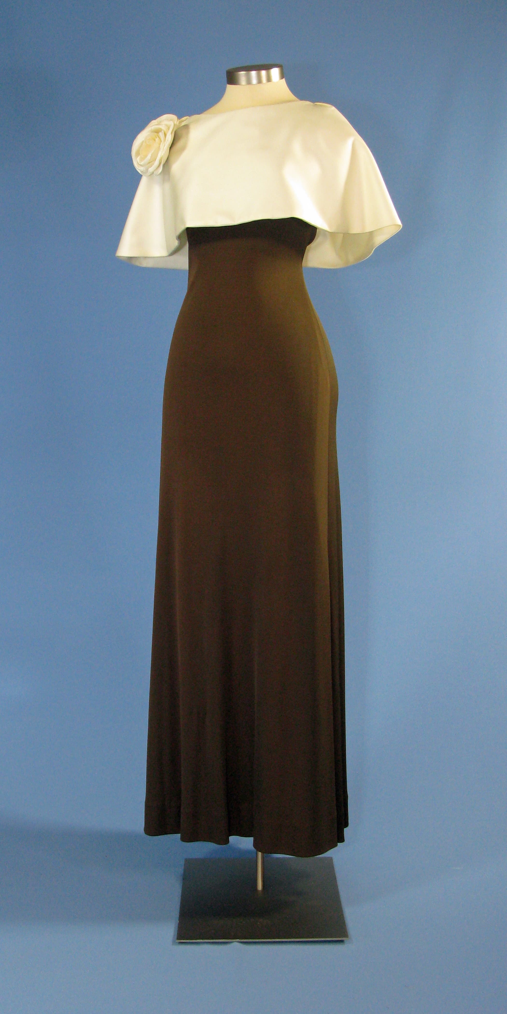 Vintage 1970s Eagle Cape Cape Dress 2